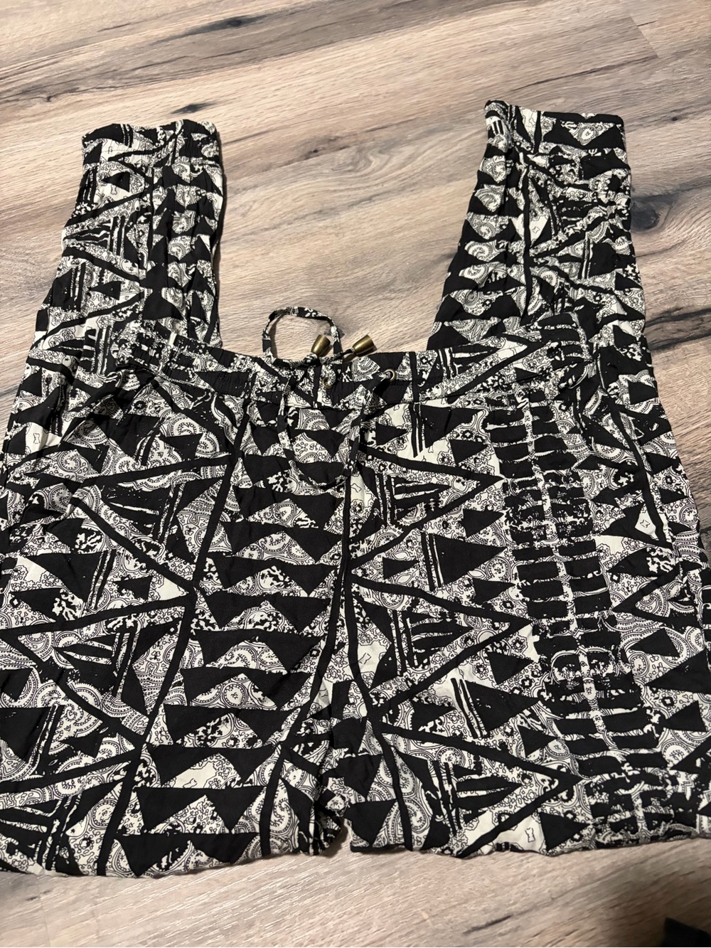 Black & Cream Printed Drawstring rayon jogger Pants XS (could fit a small )
